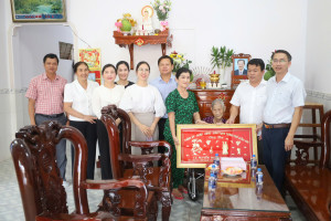 Lãnh đạo thành phố Đồng Nai thăm, chúc thọ cụ Nguyễn Thị Dục tròn 100 tuổi tại phường Phước Long