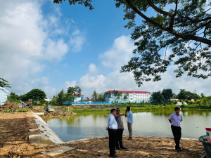 LÃNH ĐẠO ĐẢNG UỶ, UBND XÃ XUÂN HÒA KIỂM TRA TIẾN ĐỘ, CHẤT LƯỢNG CÔNG TRÌNH HOA VIÊN BỜ HỒ