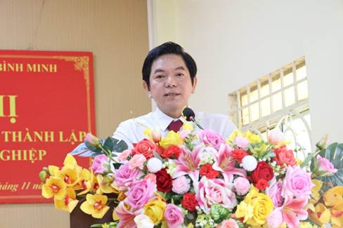 '''''A person standing behind a podium with flowers
AI-generated content may be incorrect.'''''