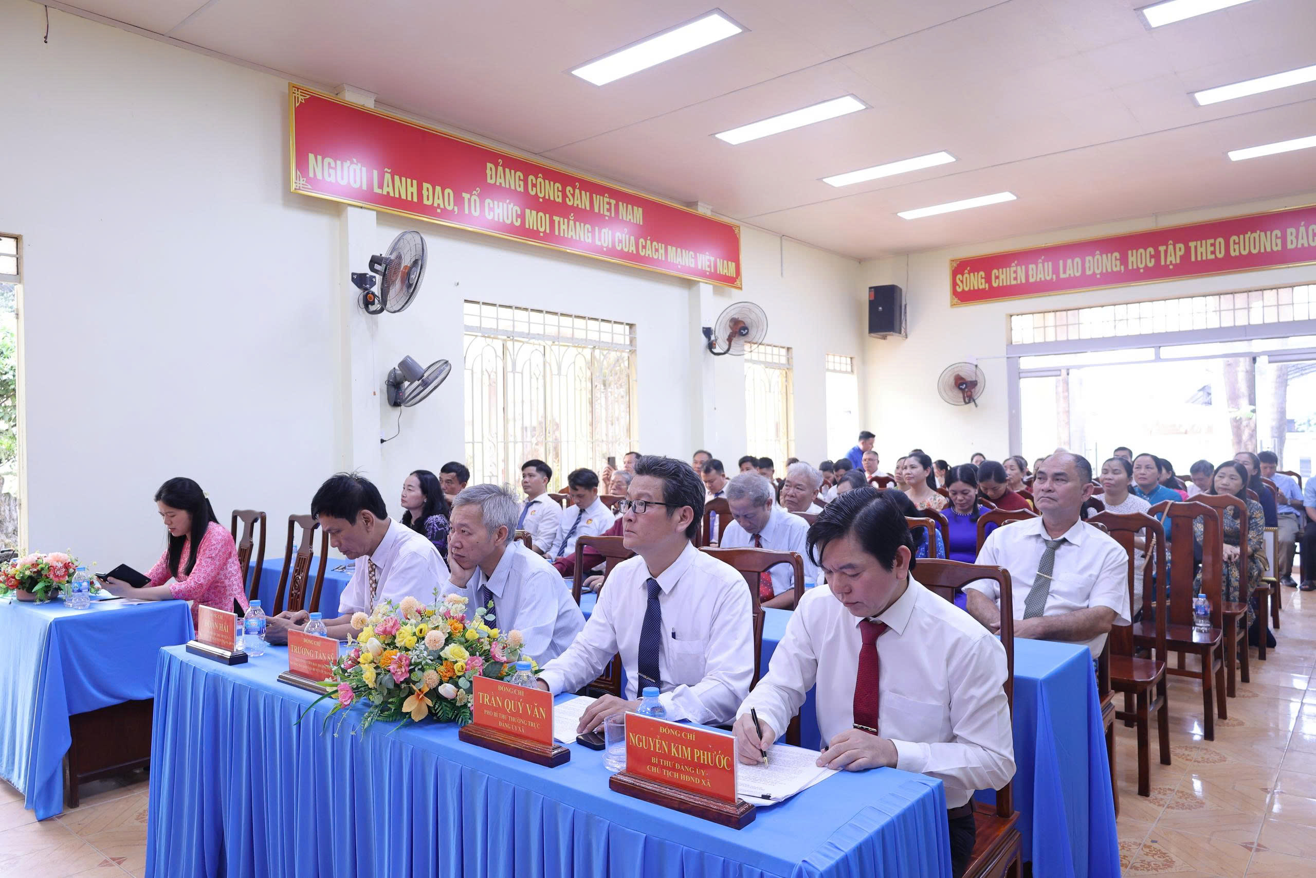 Description: C:\Users\User\Desktop\gen-h-z7481033474474_9f48d8bc241144d381ecd79ddd278e48.jpg?t=1762423342