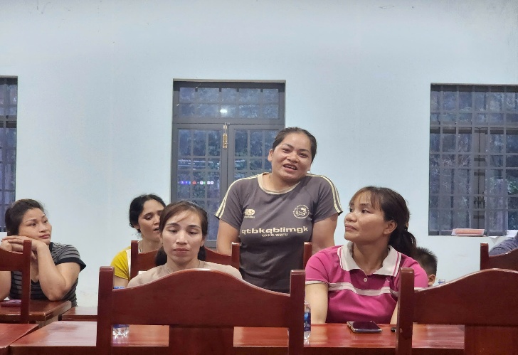 '''''A group of people sitting at a table
Description automatically generated'''''