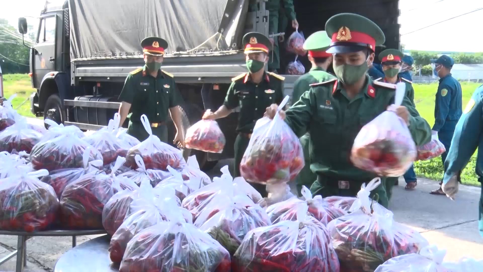 QUAN SU PHUONG NT TONG KET 3 LUAT mp4 snapshot 10 23 555
