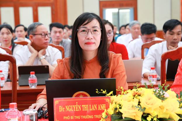 Các đại biểu tham dự điểm cầu xã