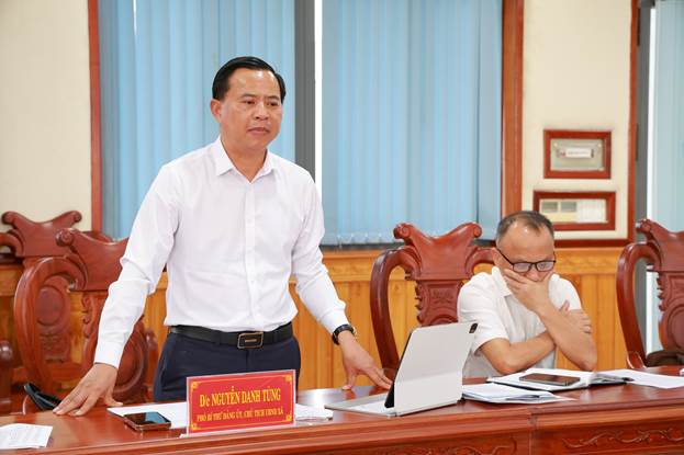 Đồng chí Nguyễn Danh Tùng phát biểu tại buổi làm việc