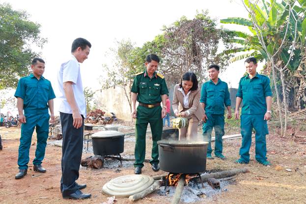 Ảnh tổng hợp bữa cơm đoàn kết
