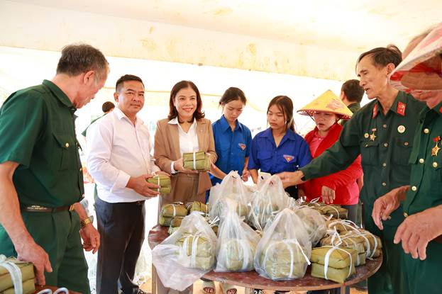 Ảnh tổng hợp bữa cơm đoàn kết