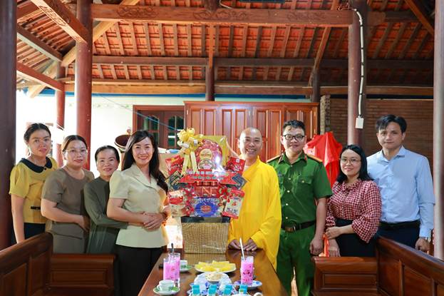 Hình ảnh tặng quà Tết 2