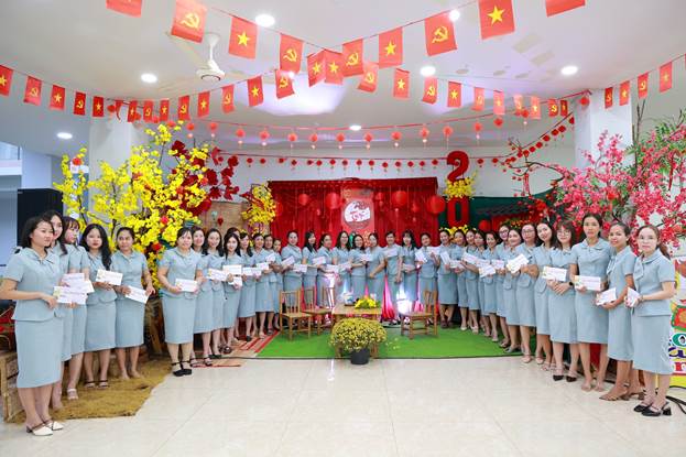 Thường trực Đảng ủy chúc Tết cán bộ công chức 2