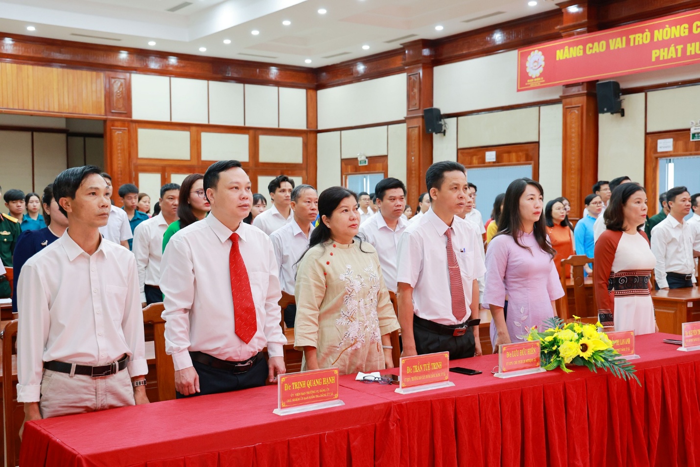 Toàn cảnh lễ chào cờ đầu tháng