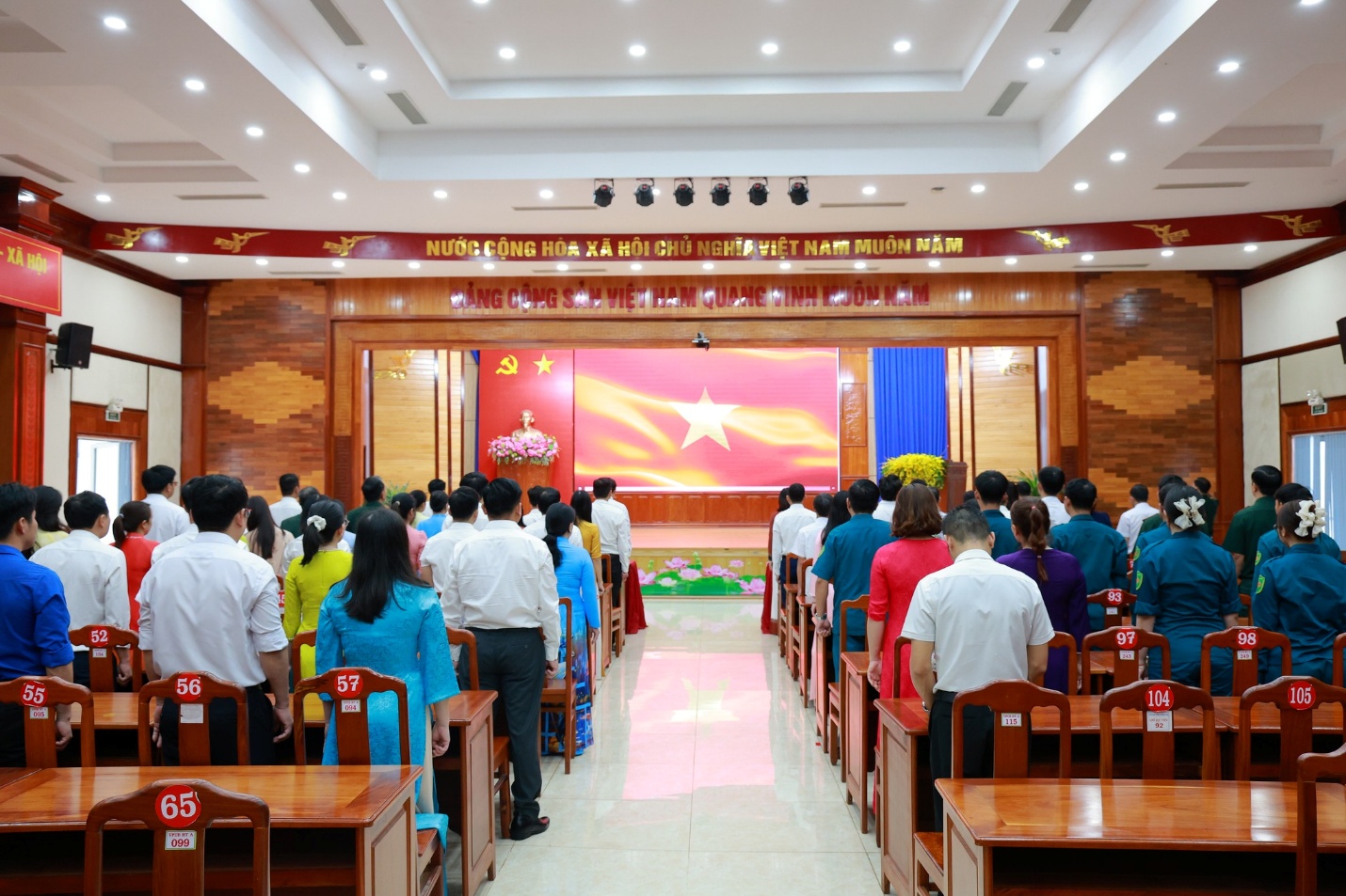 Nghi thức chào cờ trang nghiêm