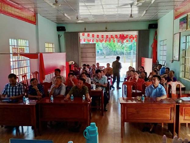 Quang cảnh buổi tiếp xúc cử tri vận động bầu cử