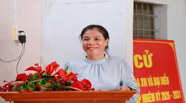 Ứng cử viên Nguyễn Thị Xuân Hòa trình bày chương trình hành động