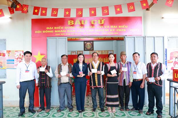Toàn cảnh ngày bầu cử