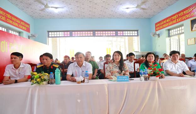 Lãnh đạo xã tham dự buổi diễn tập