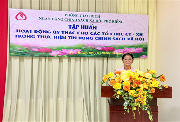 Bà Trần Thị Phương Thảo, Giám đốc Phòng giao dịch NHCSXH Phú Riềng