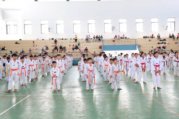 Các võ sinh tham gia kỳ thi lên đai