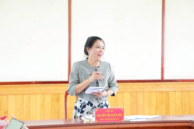 Bí thư Đảng ủy xã phát biểu kết luận