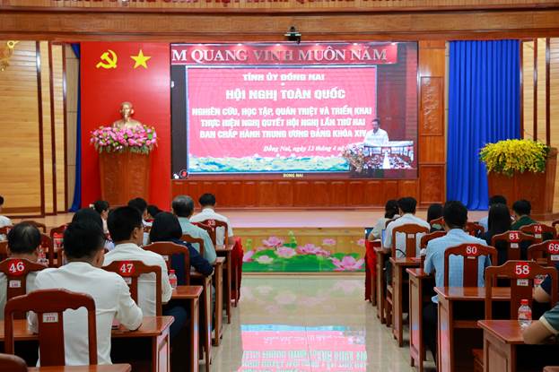 Các đại biểu tham dự hội nghị tại điểm cầu xã Phú Riềng