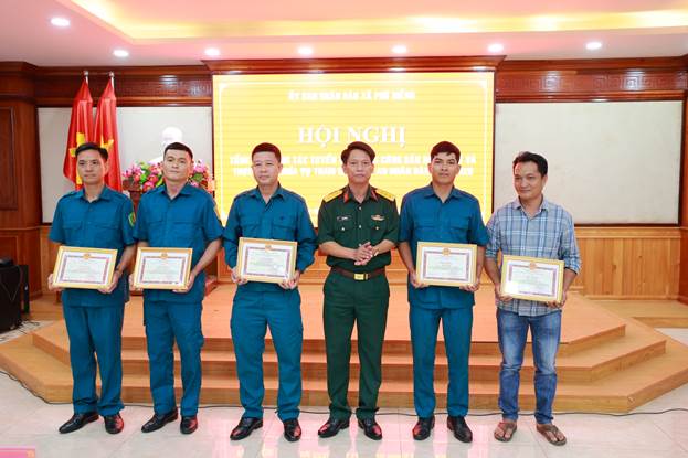 Lễ giao nhận quân xã Phú Riềng