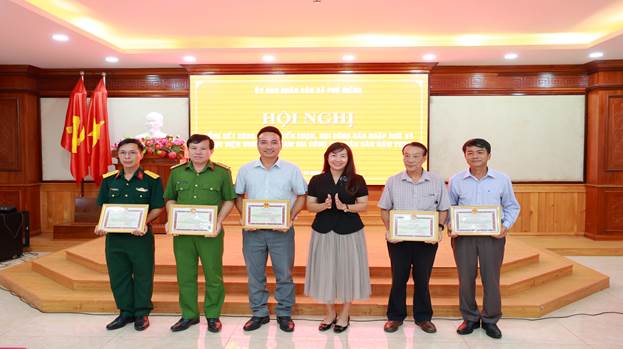 Khen thưởng tập thể cá nhân xuất sắc công tác tuyển quân