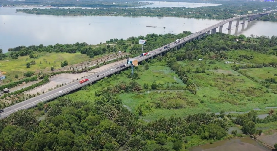 'A bridge over a river
AI-generated content may be incorrect.'