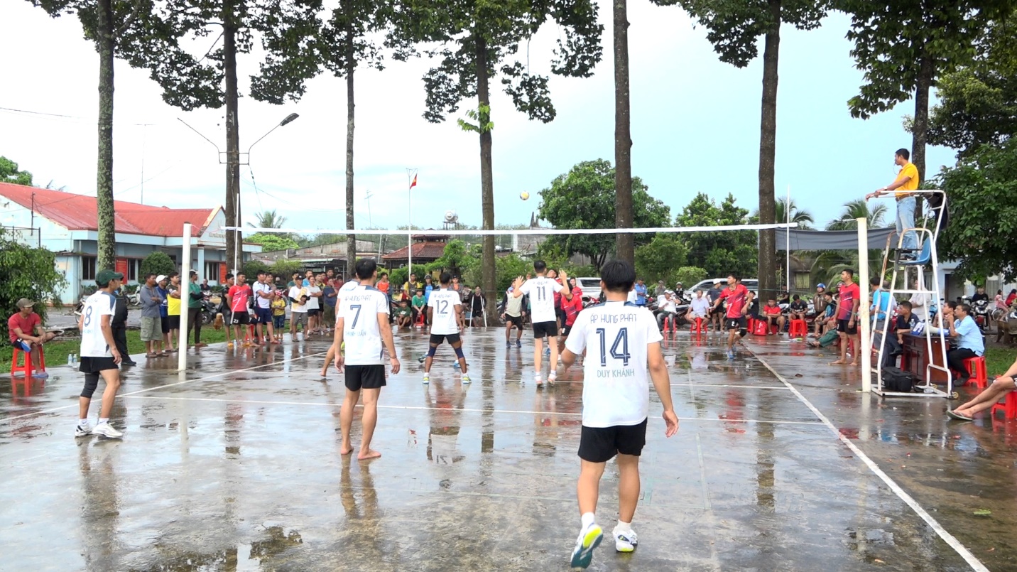 'A group of people playing volleyball
Description automatically generated'