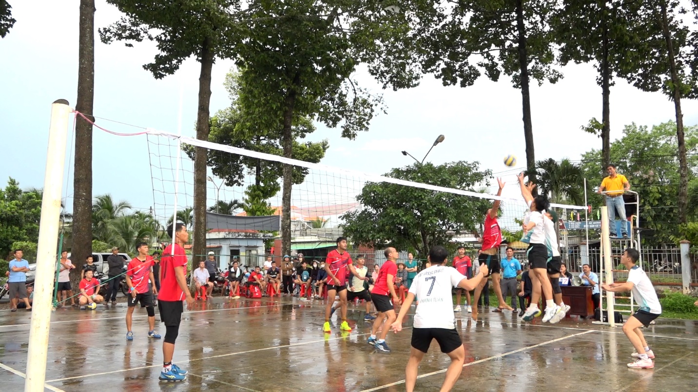 'A group of people playing volleyball
Description automatically generated'