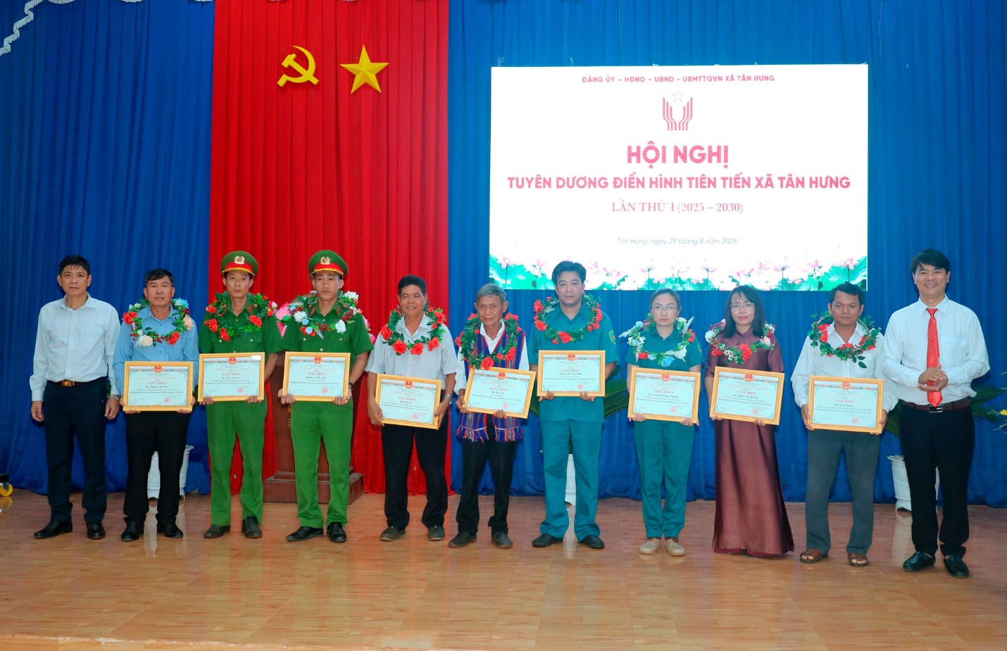 'A group of people holding certificates
Description automatically generated'