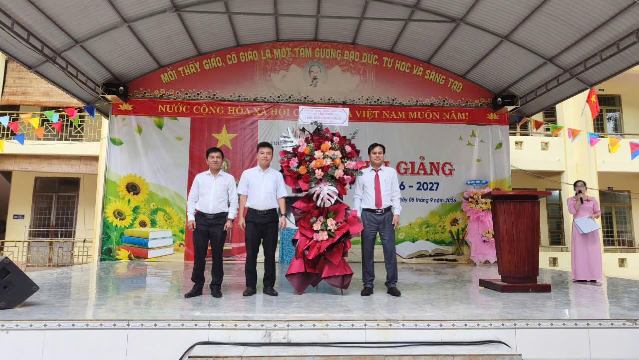 A group of men standing on a stage
Description automatically generated