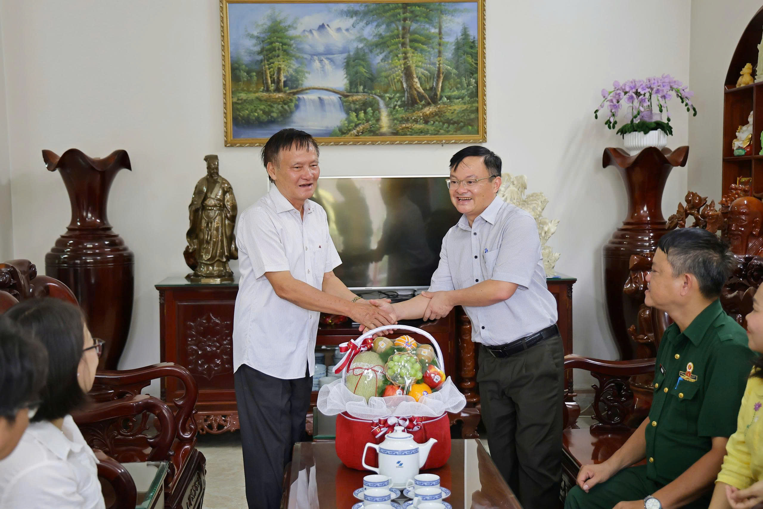2 tham Bi Thu Dung