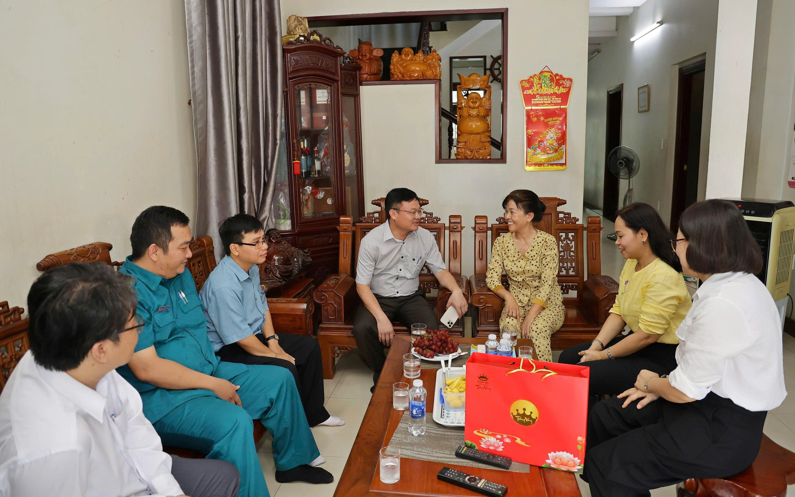 6 Tham chi tich Chau