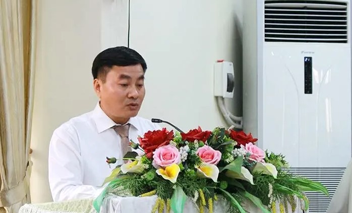Description: Nữ Chủ tịch huyện thôi việc theo nguyện vọng