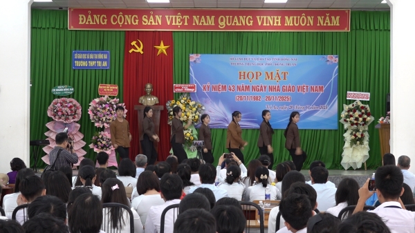 20 11 2025 quang canh buoi hop mat