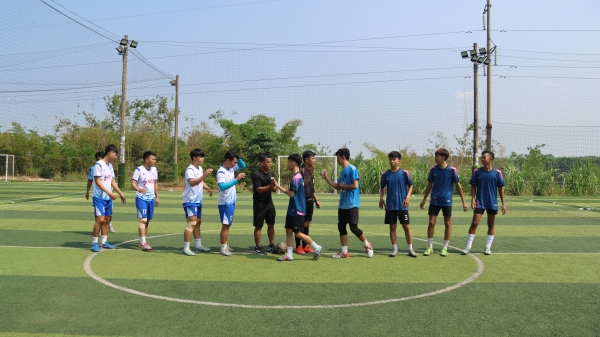18 4 2026 bat tay truoc tran dau