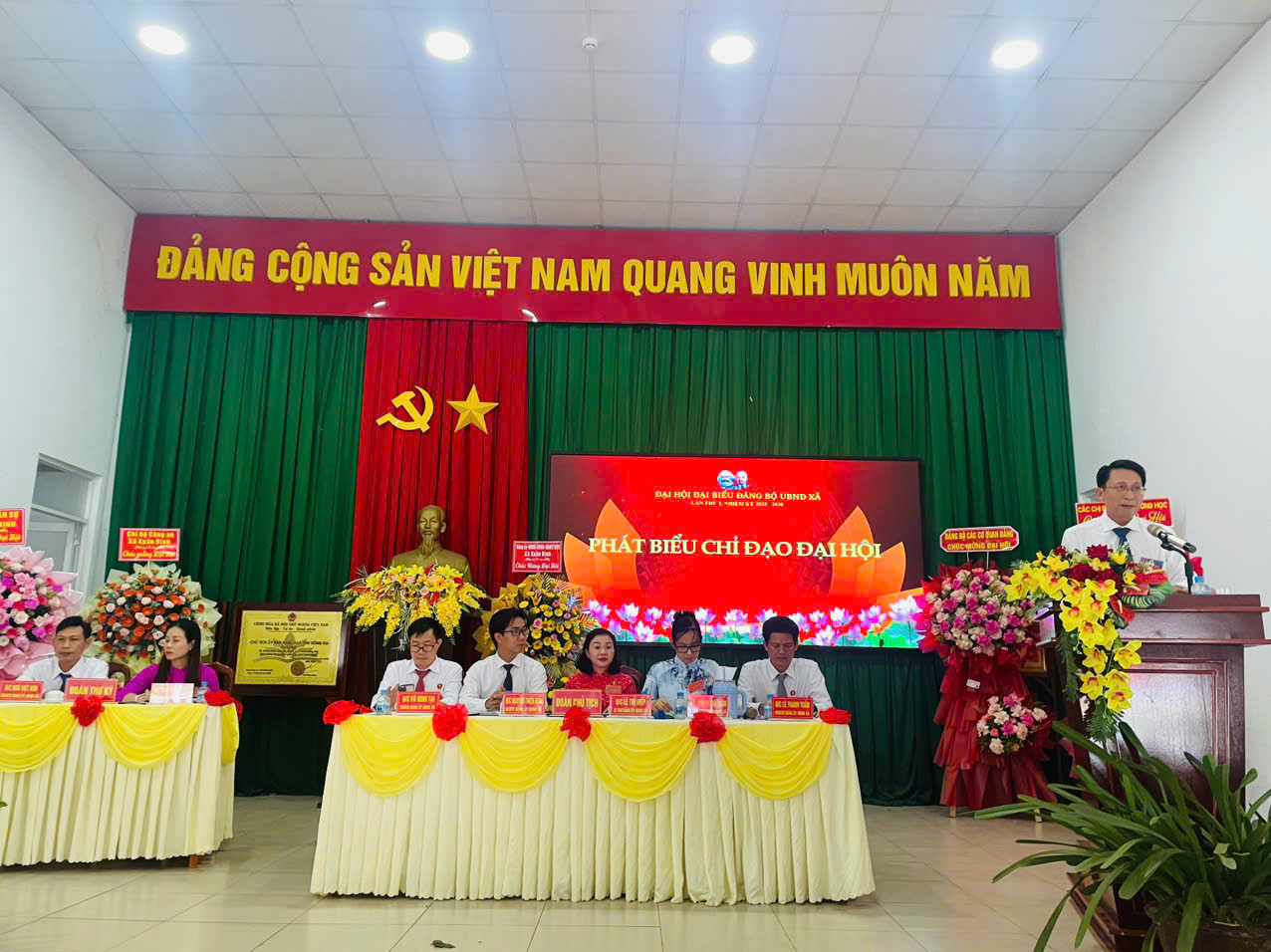 Bí thư Đảng phát biểu