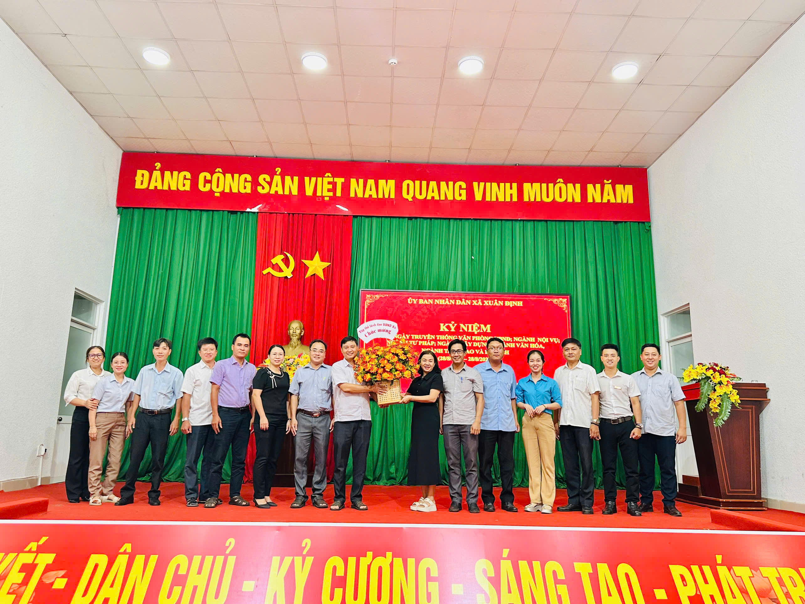 Chào mừng 80 ngày truyền thống văn hóa xã Xuân Định