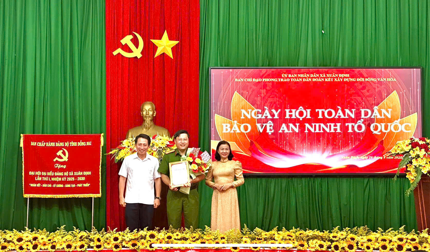 Xã Xuân Định khen thưởng các tập thể, cá nhân có thành tích xuất sắc trong phong trào Toàn dân bảo vệ an ninh Tổ quốc năm 2025