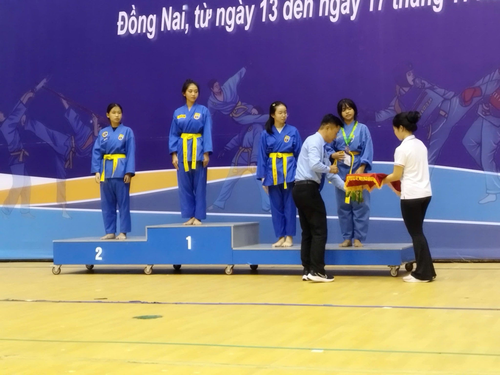 Trao giải thưởng