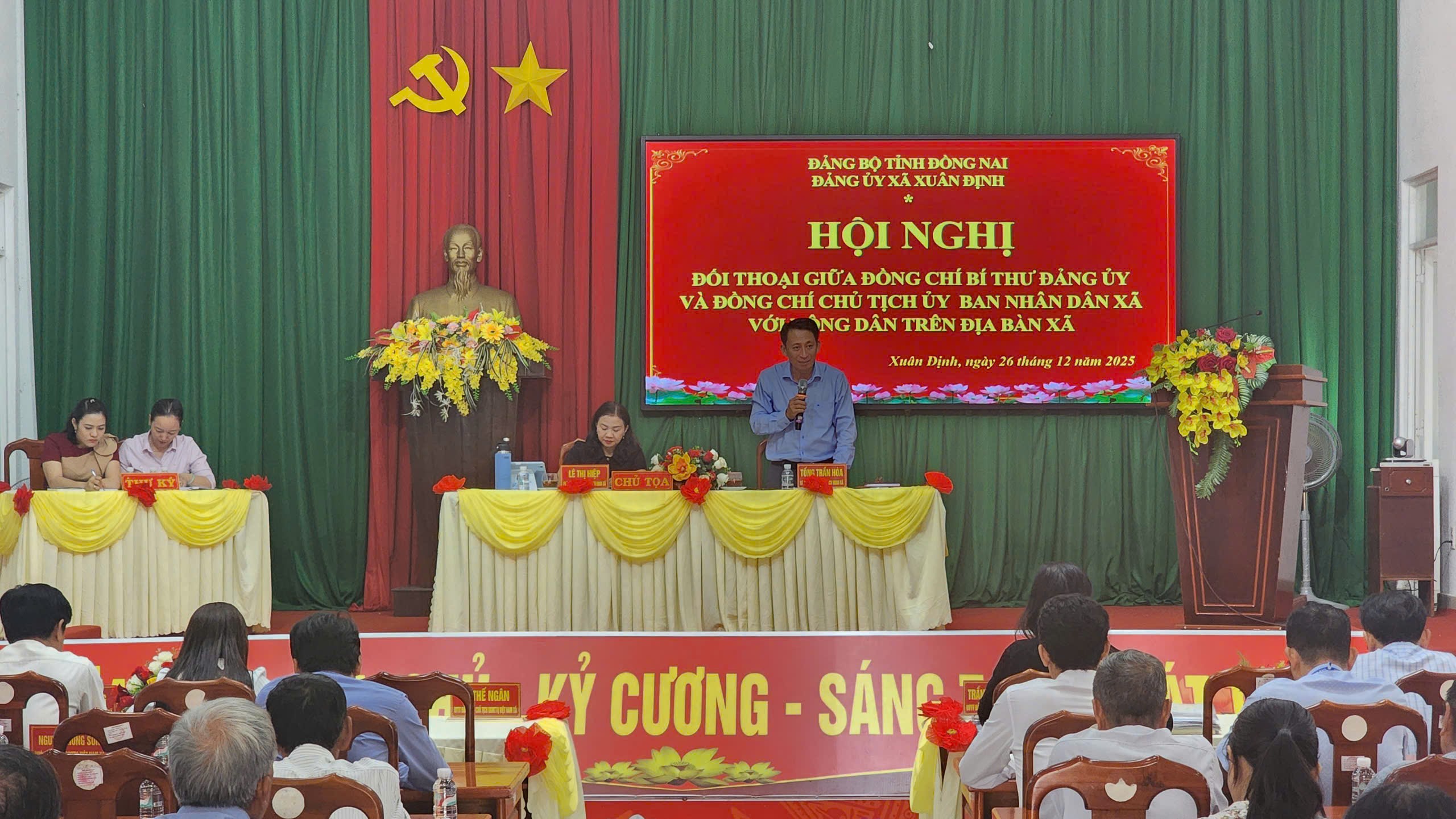 Lãnh đạo xã Xuân Định đối thoại, lắng nghe ý kiến Nông dân