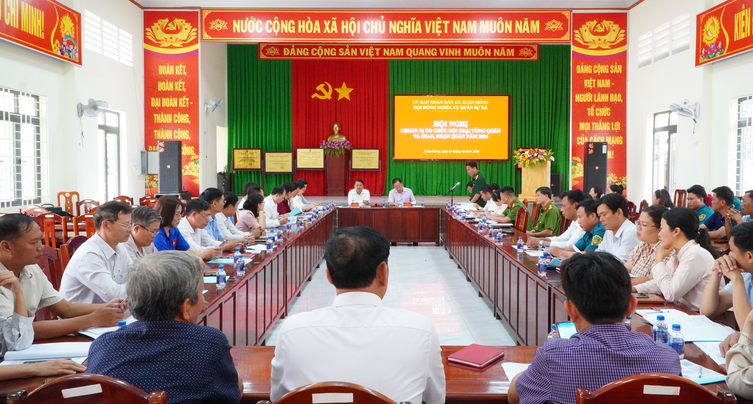 HOI NGHI HOI TRAI