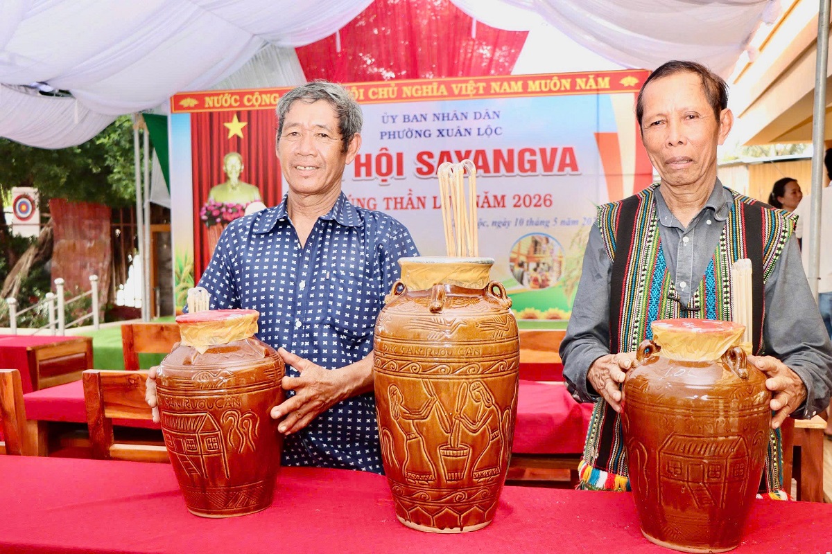 'Two men standing next to a table with large jars
AI-generated content may be incorrect.'