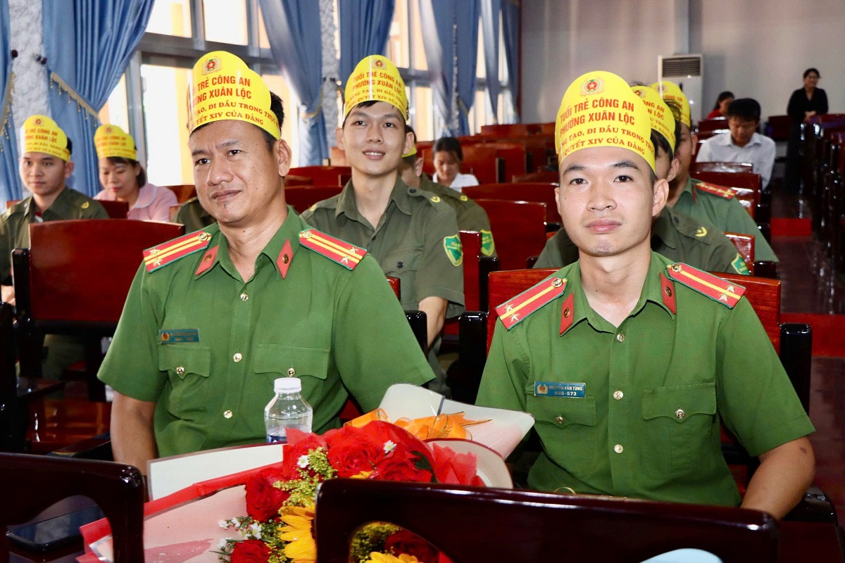 'A group of men in uniform
AI-generated content may be incorrect.'