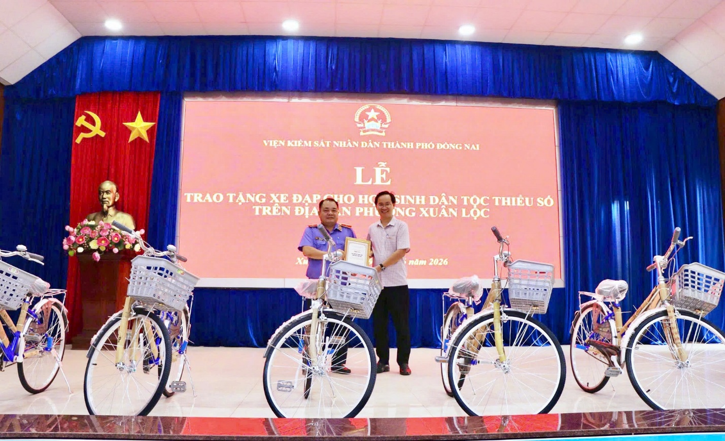 'A group of people standing next to bicycles
AI-generated content may be incorrect.'