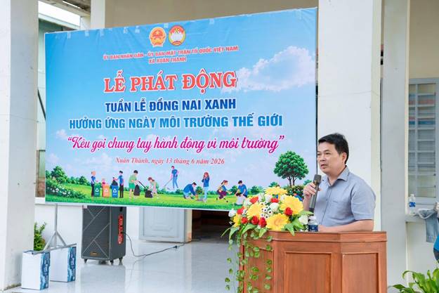 Có thể là hình ảnh về cái bục và văn bản cho biết 'ÚY BAN NHÂN DÂN- ỦY BAN MẤT TRẬN TỔ QUỐC VIỆT NAM XÃ XUAN THÀNH LỄ PHÁT ĐỘNG TUẦN LỄ ĐỒNG NAI XANH HƯỞNG ỨNG NGÀY MÔI TRƯỞNG THẾ GIỚI 'Kêu gọi chung tay hành động vì môi trường' Xuân Thành, ngày 13 tháng 01 năm 2026'