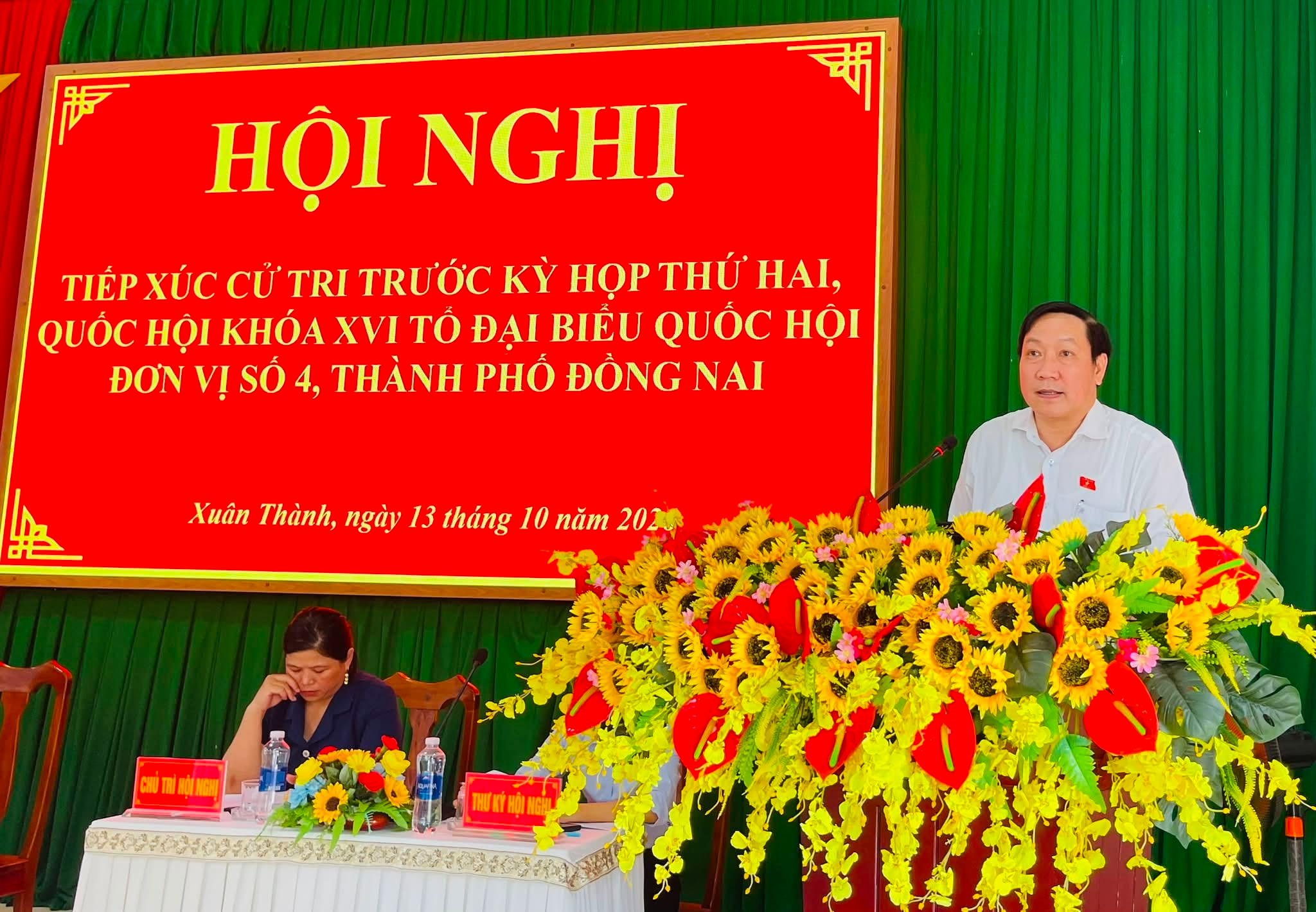 Có thể là tác phẩm nghệ thuật đại chúng về văn bản