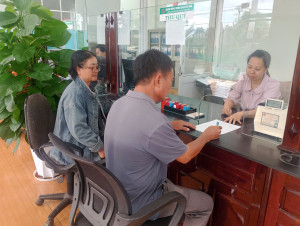 “Thấu hiểu lòng dân, tận tâm phục vụ” – Kim chỉ nam hành động tại NHCSXH Bình Long