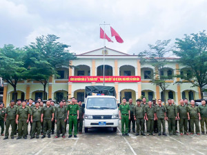 CÔNG AN PHƯỜNG AN LỘC RA QUÂN “NGÀY HỘI TOÀN DÂN GIAO NỘP VŨ KHÍ, VẬT LIỆU NỔ, CÔNG CỤ HỖ TRỢ VÀ PHÁO”