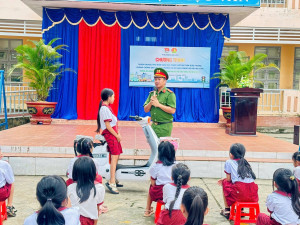 ĐOÀN - ĐỘI PHƯỜNG AN LỘC TỔ CHỨC CHƯƠNG TRÌNH TUYÊN TRUYỀN PHÁP LUẬT TẠI TRƯỜNG TIỂU HỌC NGUYỄN BÁ NGỌC