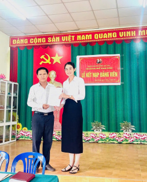 CHI BỘ KHU PHỐ THANH HƯNG TỔ CHỨC LỄ KẾT NẠP ĐẢNG VIÊN MỚI