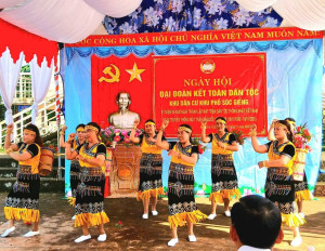 SÔI NỔI NGÀY HỘI ĐẠI ĐOÀN KẾT TOÀN DÂN TỘC TẠI KHU PHỐ SÓC GIẾNG